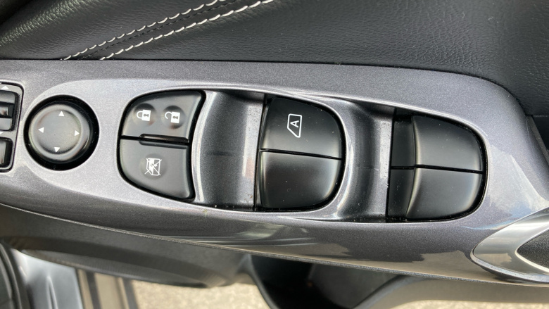 Nissan Juke 1.0 DiG-T 114 Tekna 5dr Petrol Hatchback